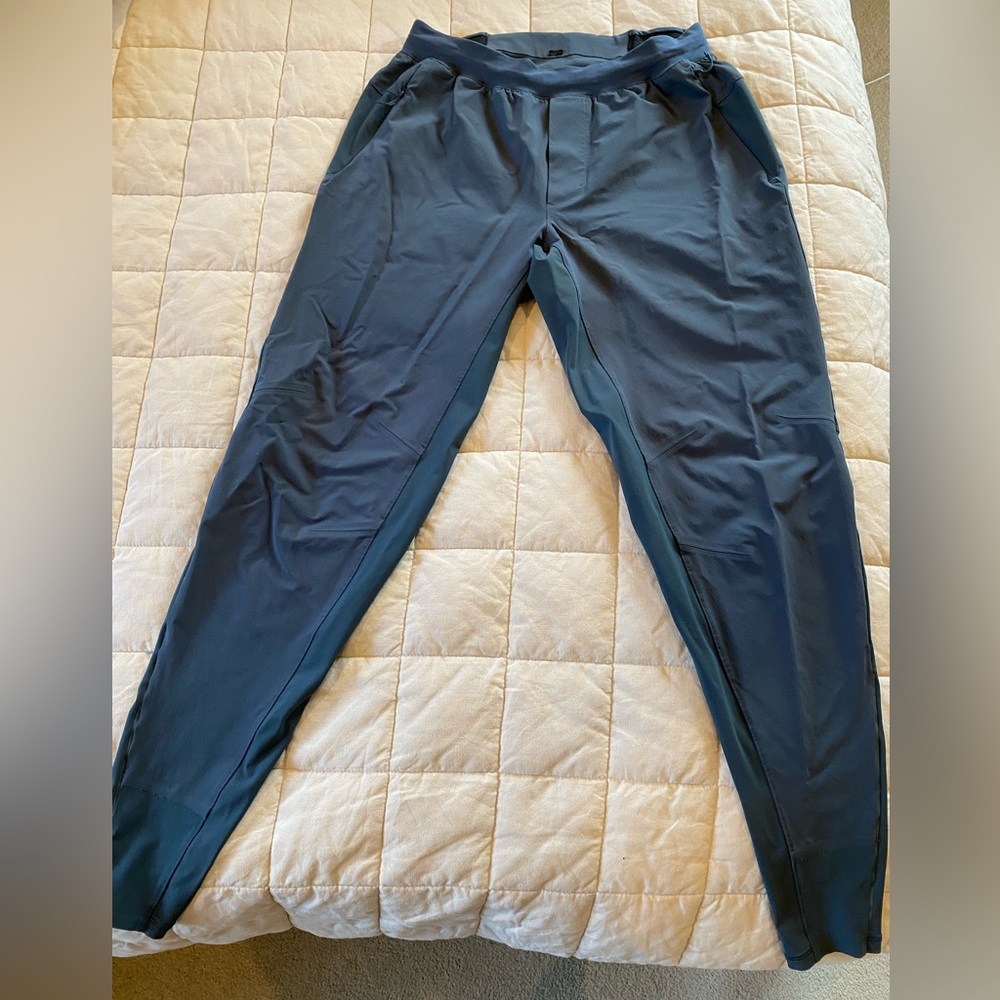 Men’s Lululemon SURGE HYBRID PANT
Iron Blue - Small